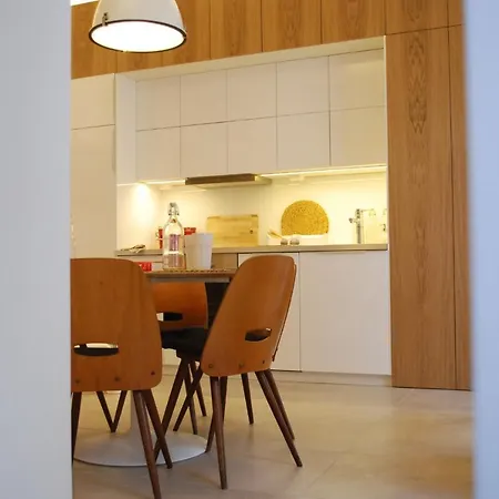 Stylish In The Center With Air Conditioning 아파트